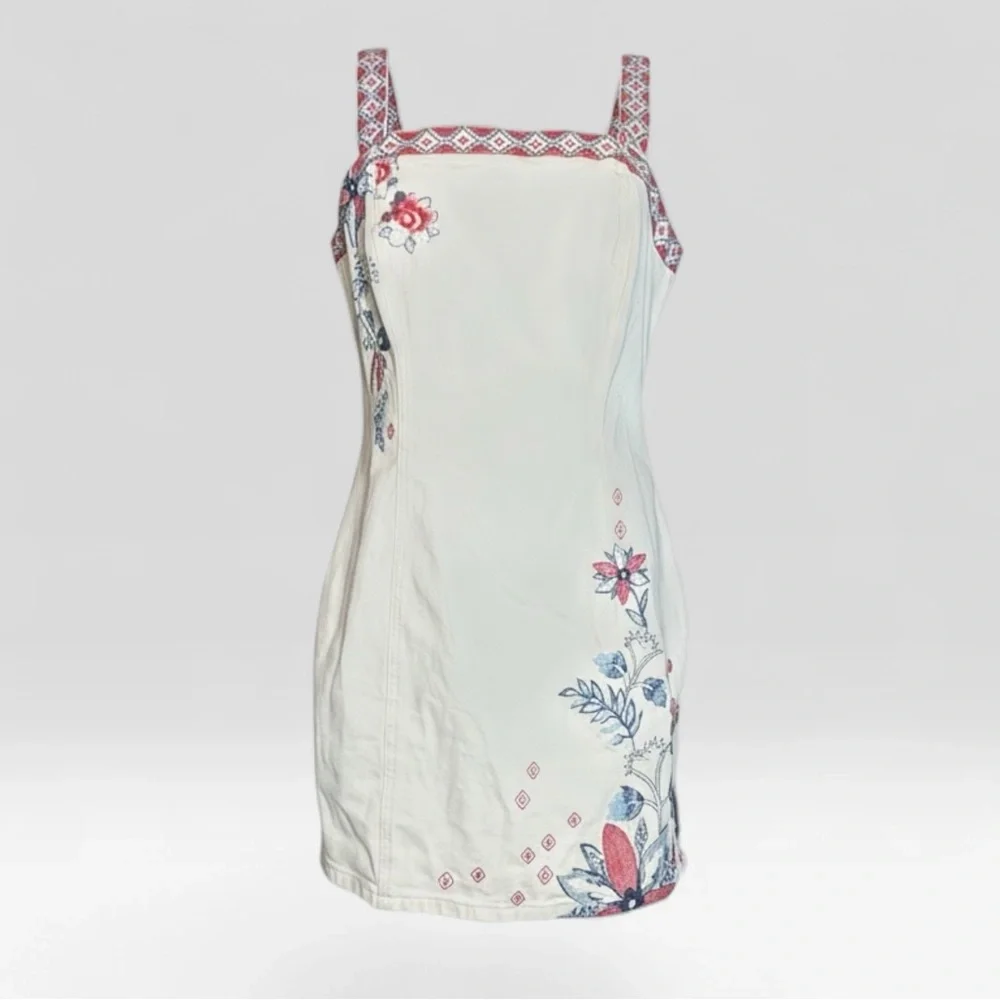 Shyanne Women's Americana Embroidered Denim Dress NWT - Picture 2 of 6